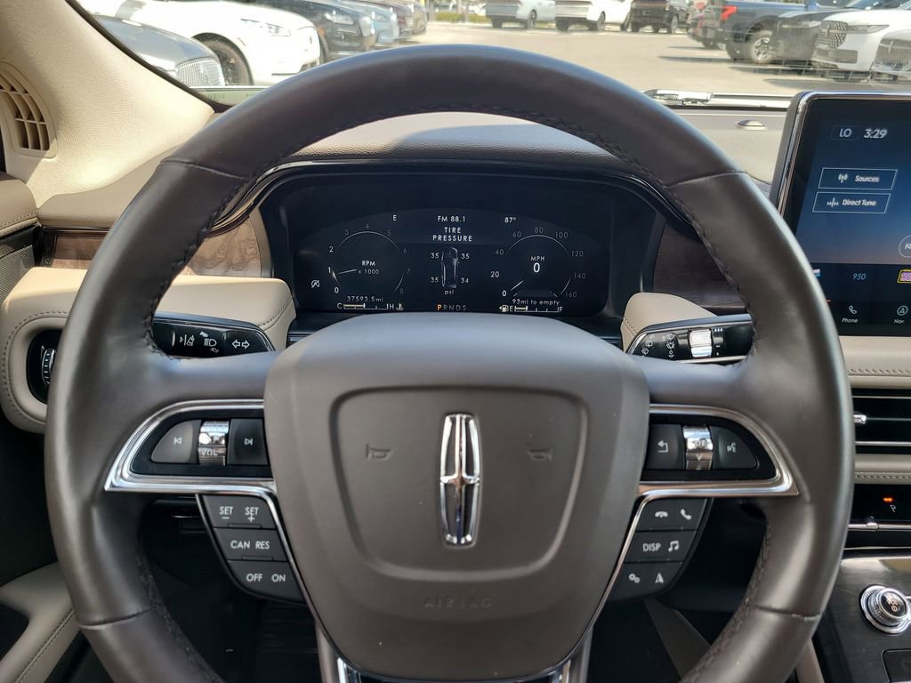 Used 2023 Lincoln Nautilus Reserve image 28