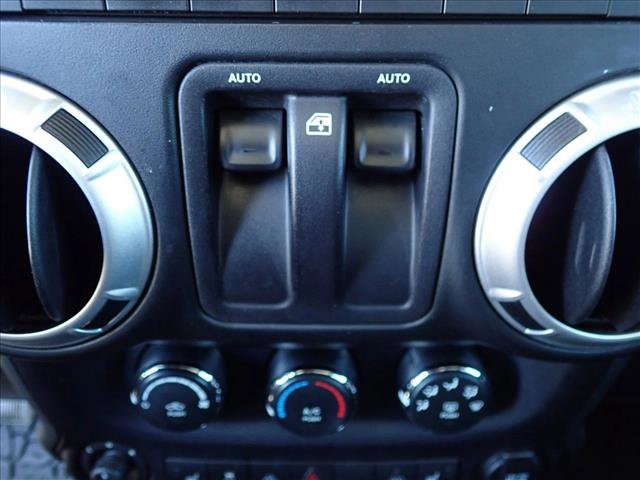 Used 2015 Jeep Wrangler Sahara w/ Connectivity Group AWD/4WD image 15