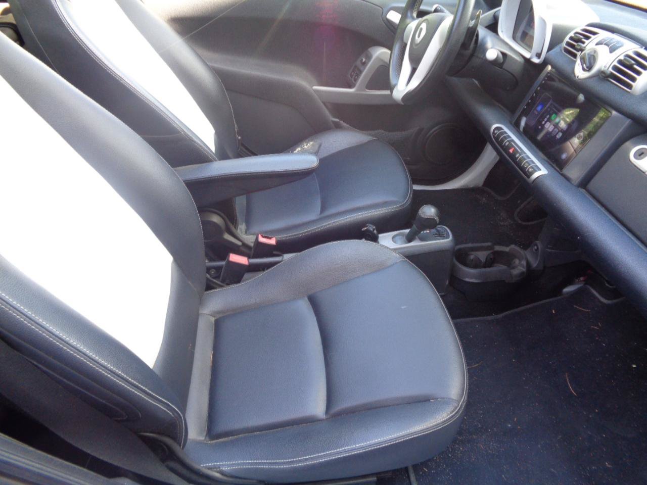 Used 2013 smart fortwo passion RWD image 13