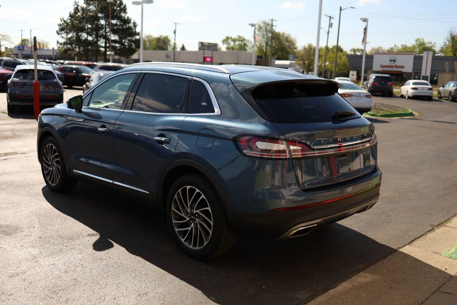 Used 2019 Lincoln Nautilus Reserve w/ Driver Assistance Package AWD/4WD image 7