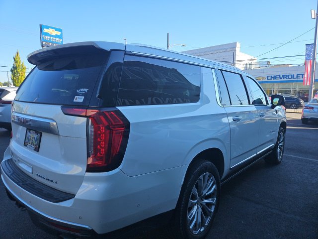 Used 2023 GMC Yukon XL Denali w/ Advanced Technology Package AWD/4WD image 2