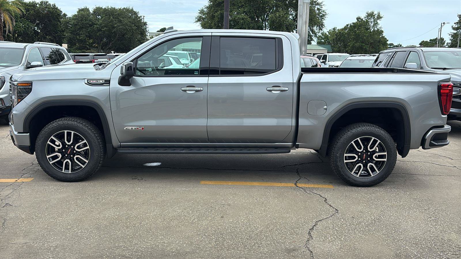 New 2026 GMC Sierra 1500 AT4 w/ AT4 Premium Package AWD/4WD image 4