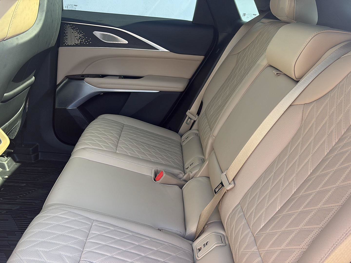 Used 2026 Cadillac Lyriq Signature Luxury AWD/4WD image 5