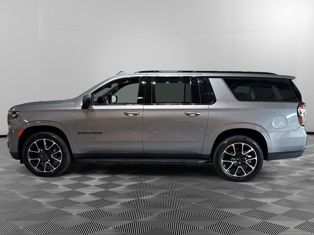 Used 2022 Chevrolet Suburban RST w/ Luxury Package AWD/4WD image 2