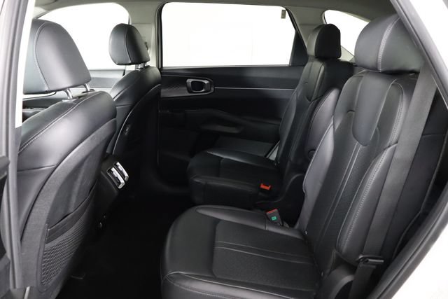Used 2022 Kia Sorento EX w/ Panoramic Sunroof Package FWD image 16