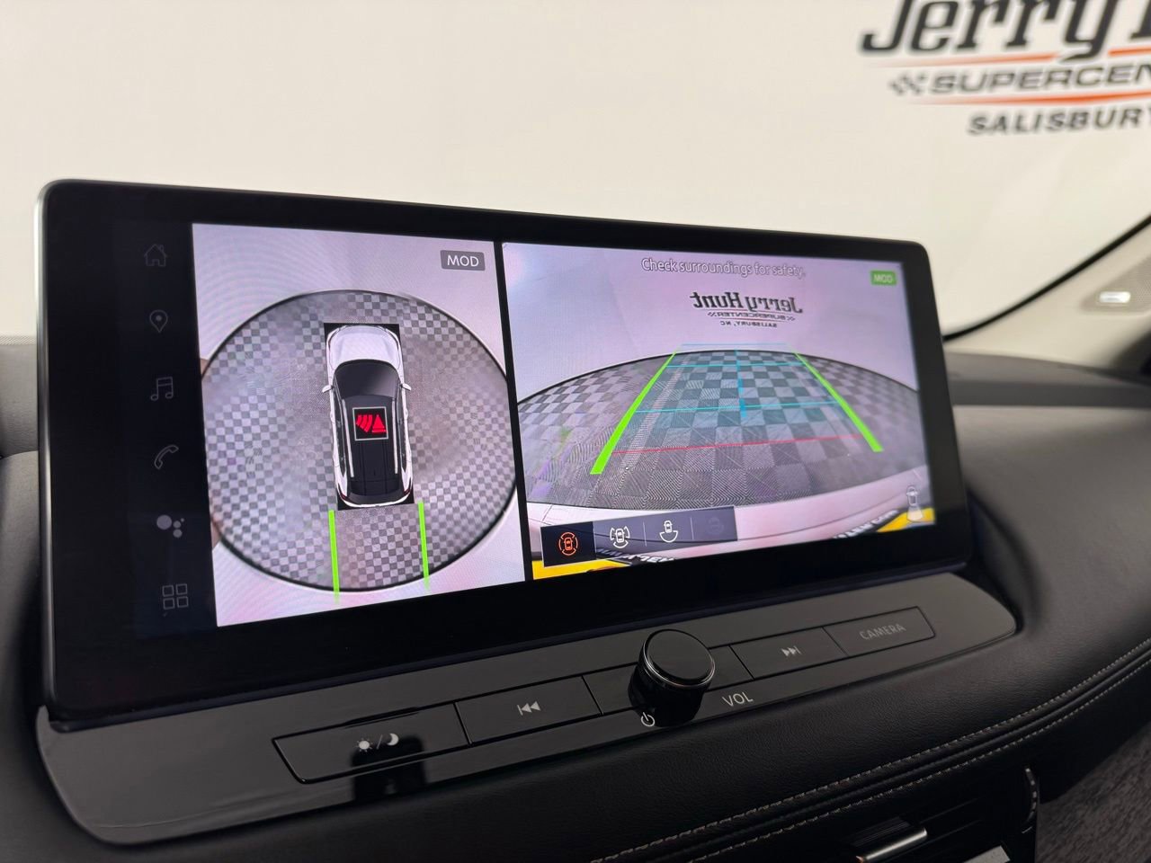 Used 2025 Nissan Rogue Platinum w/ Tech Package image 22