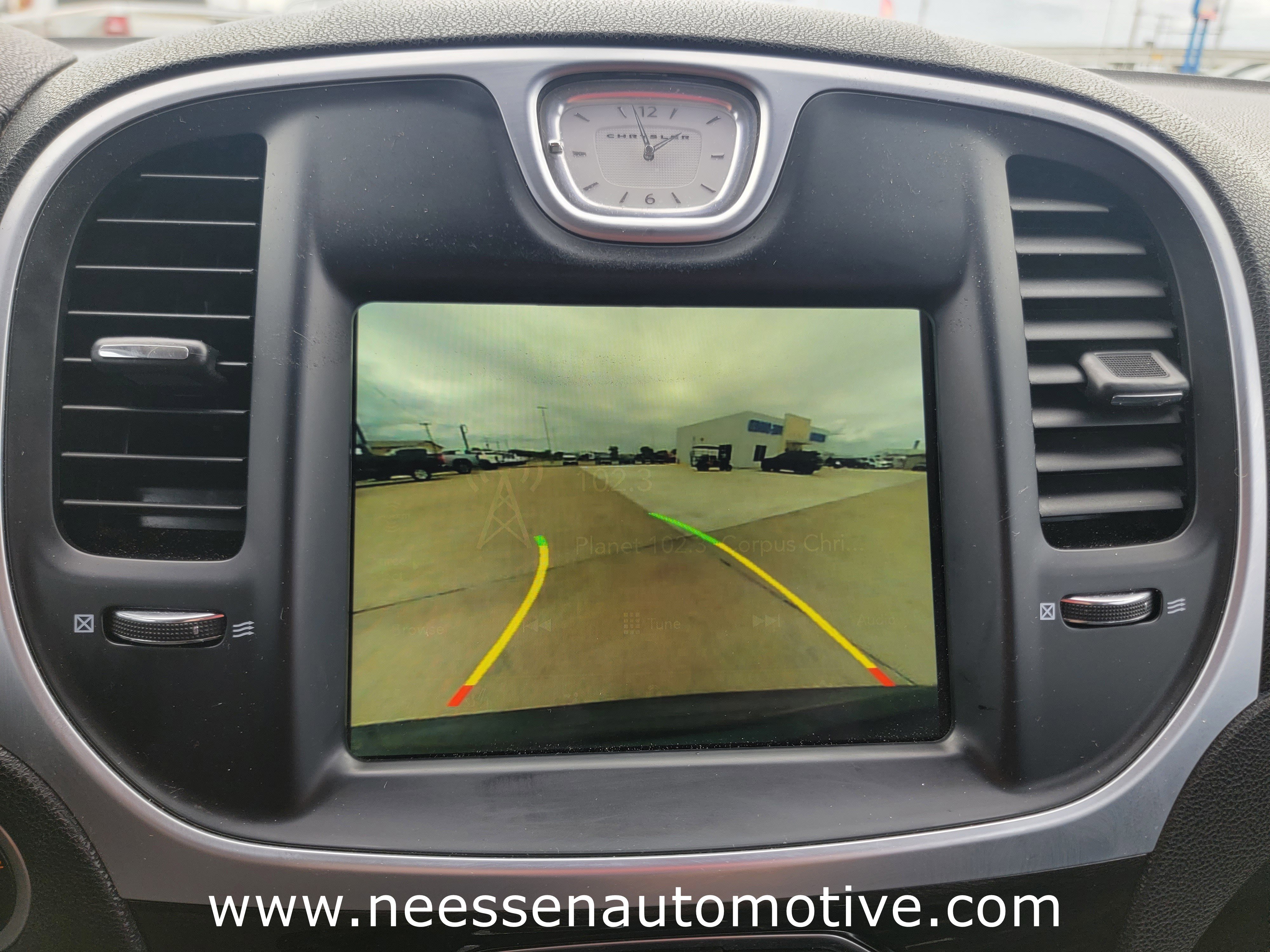 Used 2022 Chrysler 300 Touring L image 25