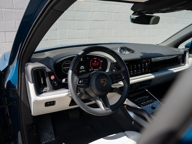 Certified 2024 Porsche Cayenne image 4