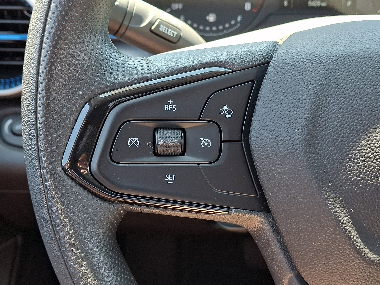 Used 2026 Chevrolet Trax LS w/ LS Convenience Package FWD image 25