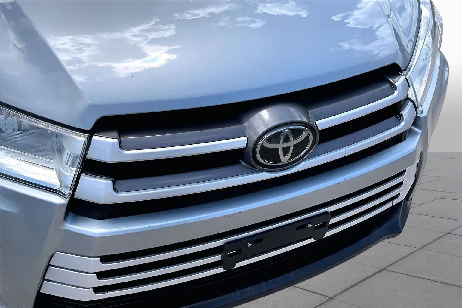 Used 2018 Toyota Highlander XLE FWD image 30