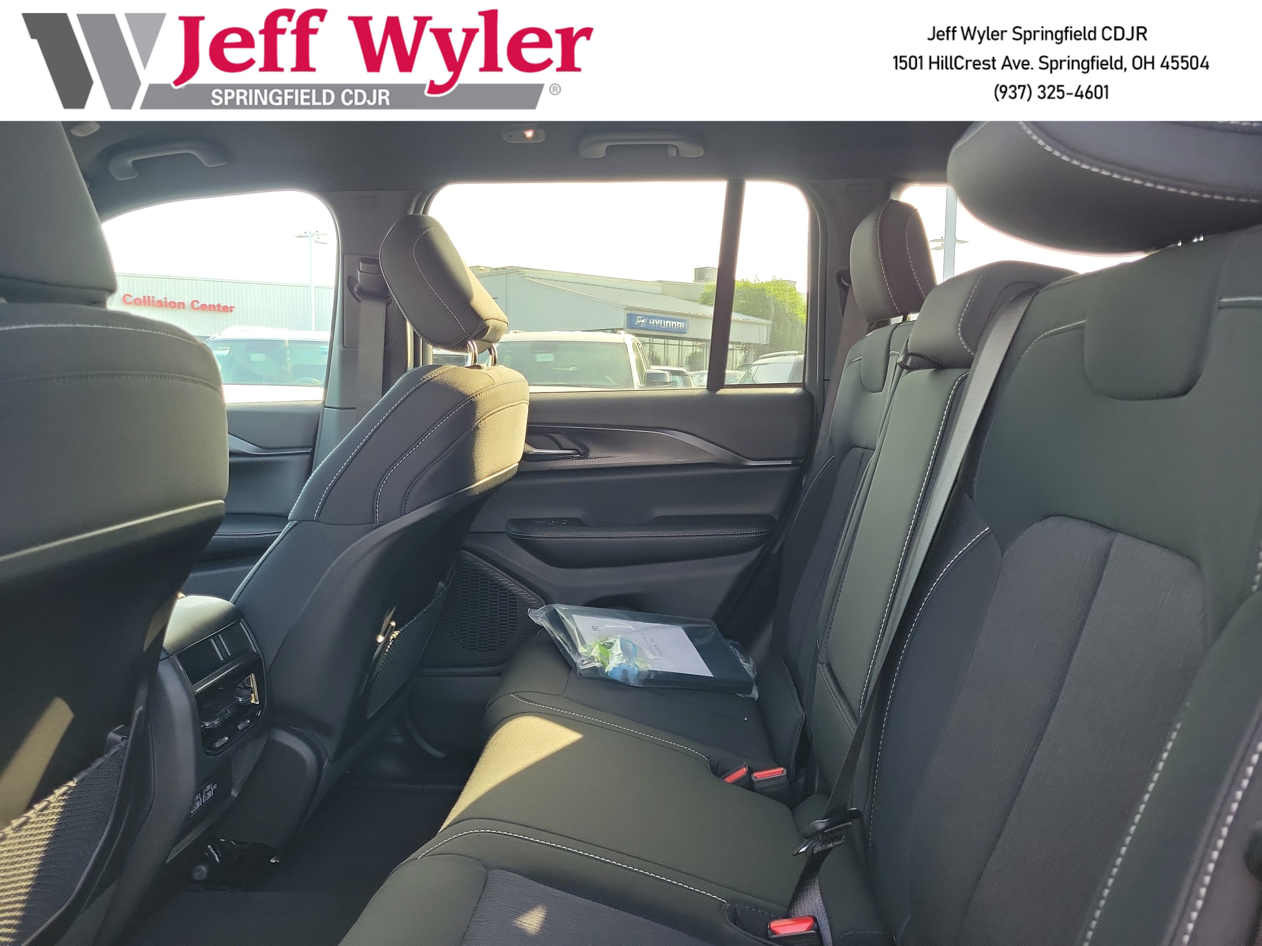 New 2026 Jeep Grand Cherokee Laredo AWD/4WD image 16