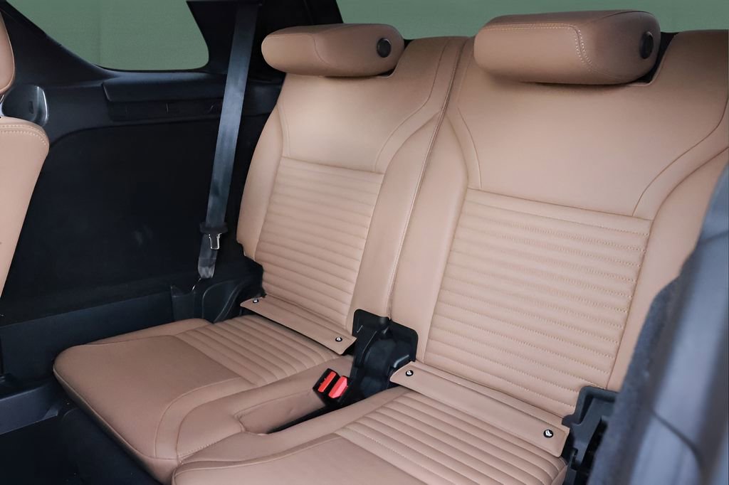 Used 2023 Land Rover Discovery S R-Dynamic AWD/4WD image 37