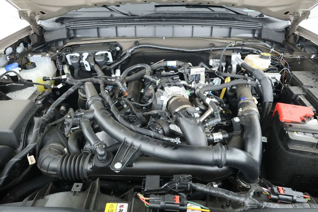 Used 2025 Ford Bronco Outer Banks image 24