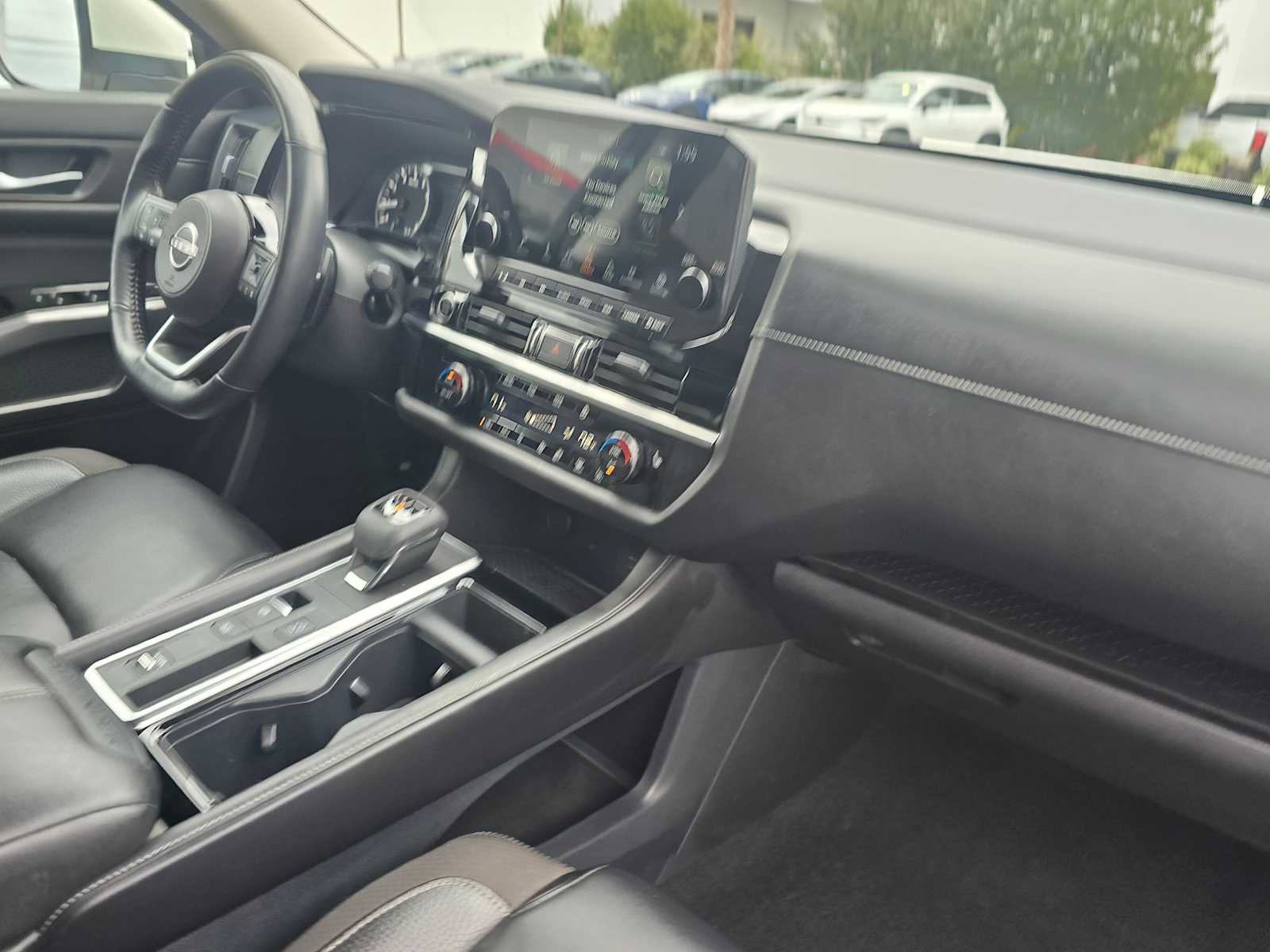 Used 2023 Nissan Pathfinder SL image 12