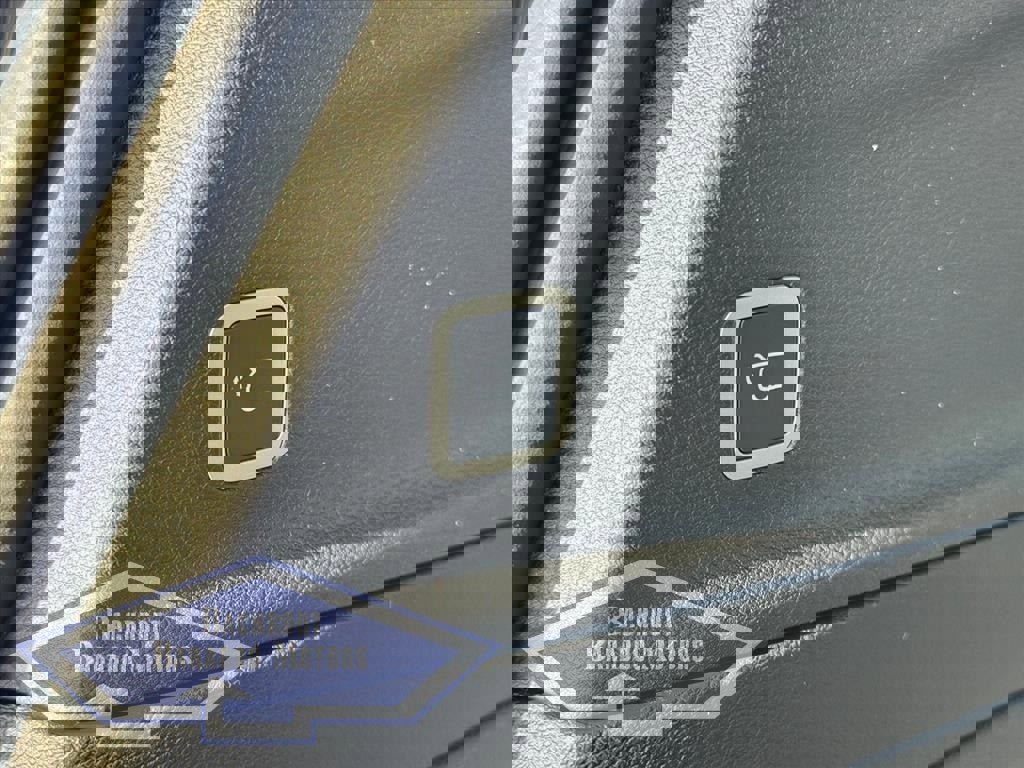 New 2026 Chrysler Pacifica Select w/ S Appearance Package image 8