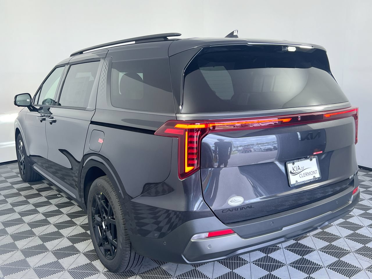 Certified 2025 Kia Carnival SX Prestige FWD image 7