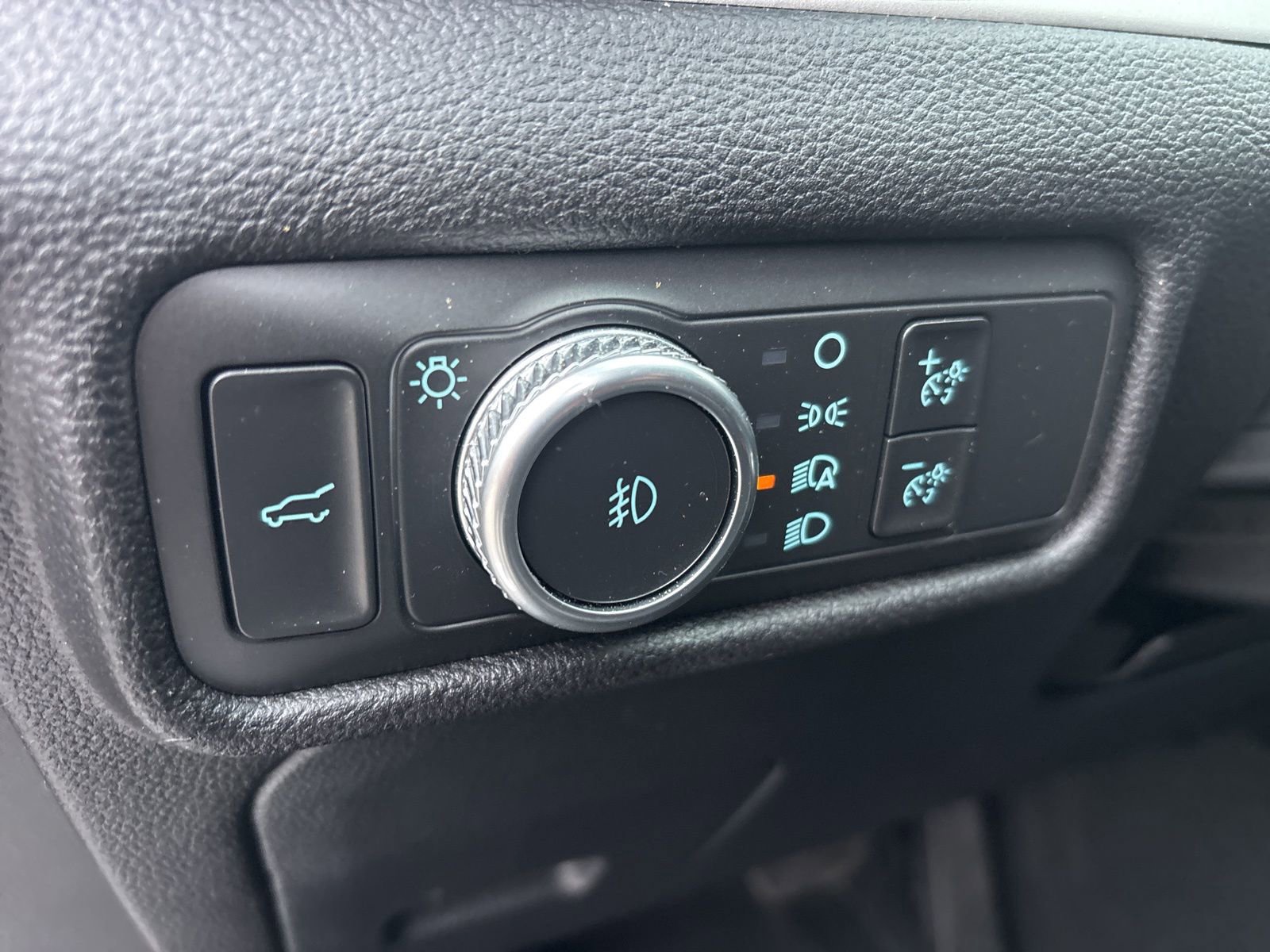 Used 2021 Ford Explorer XLT w/ Equipment Group 202A image 17