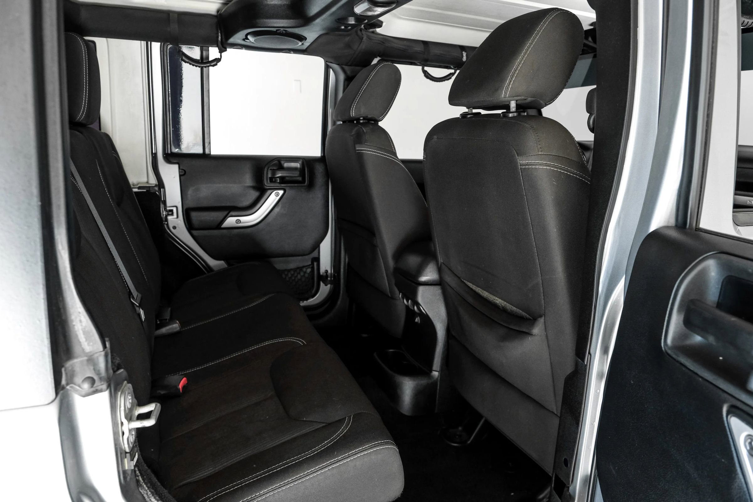 Used 2014 Jeep Wrangler Unlimited Rubicon w/ Max Tow Package image 33