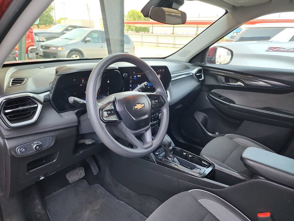 Used 2025 Chevrolet TrailBlazer LT AWD/4WD image 13