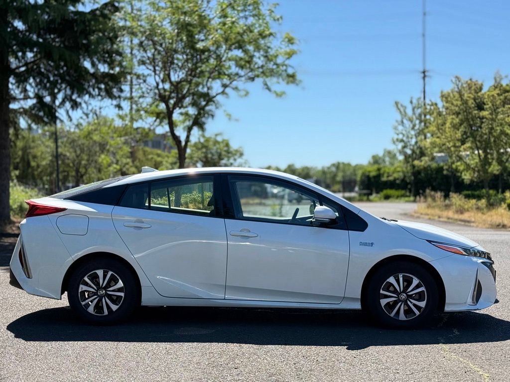 Used 2018 Toyota Prius Prime Premium FWD image 6