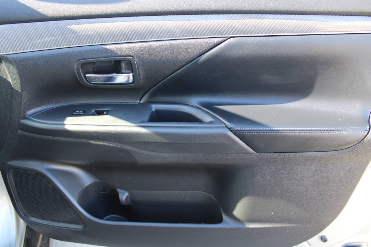 Used 2020 Mitsubishi Outlander SEL FWD image 11