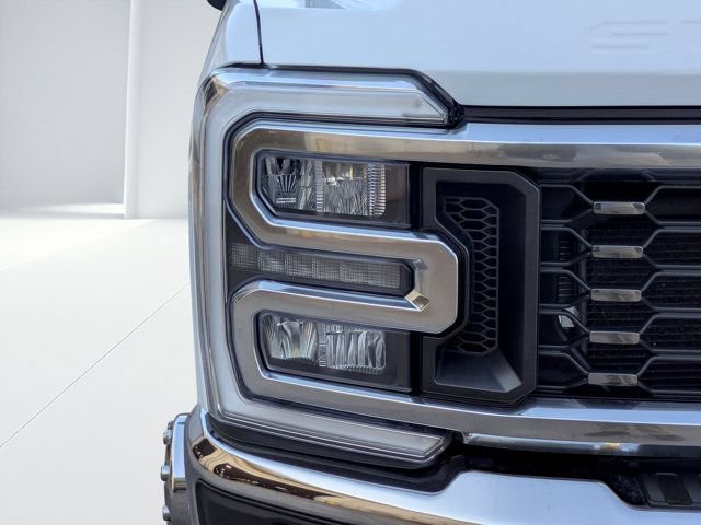Used 2025 Ford F350 Lariat AWD/4WD image 9