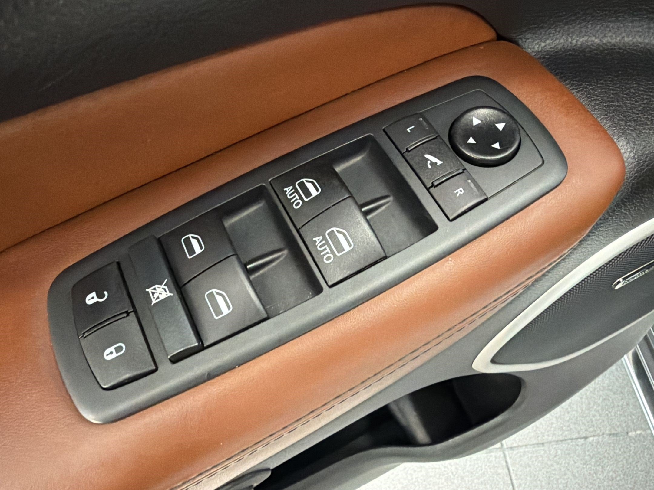 Used 2021 Jeep Grand Cherokee Summit AWD/4WD image 13