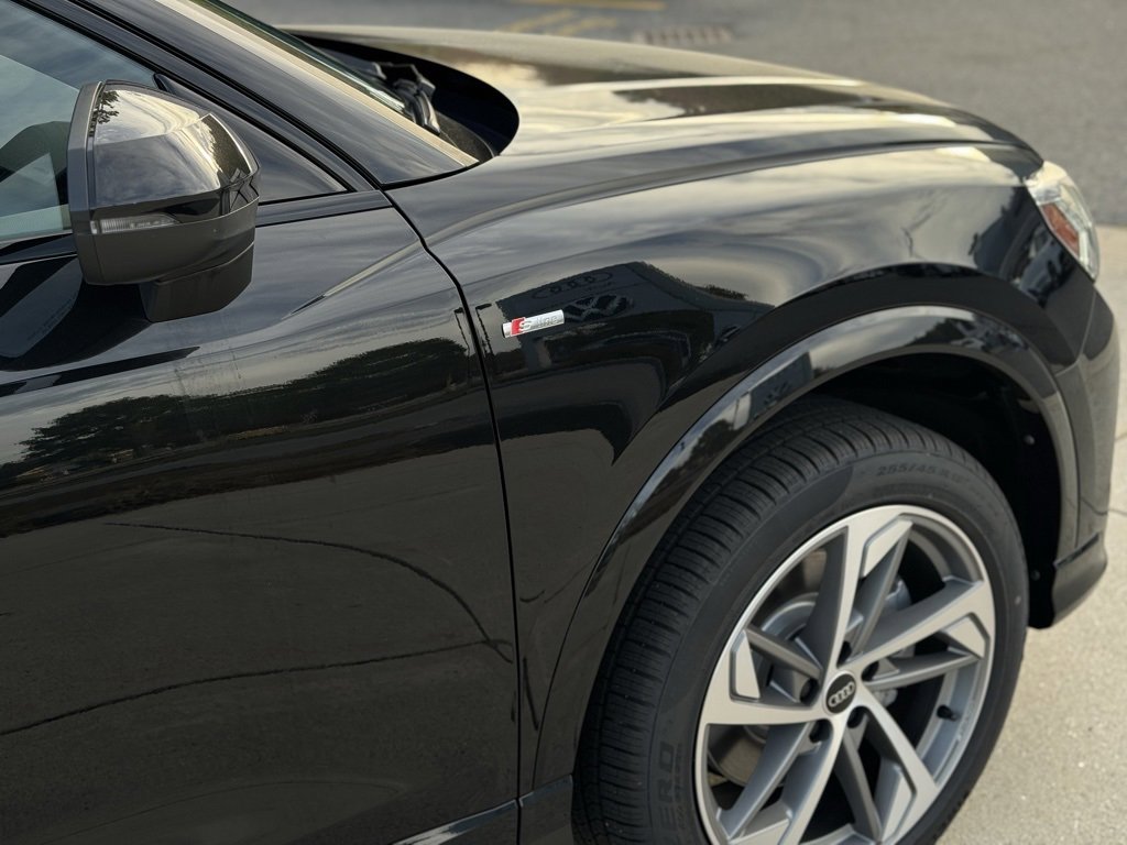 New 2025 Audi Q3 2.0T Premium image 9