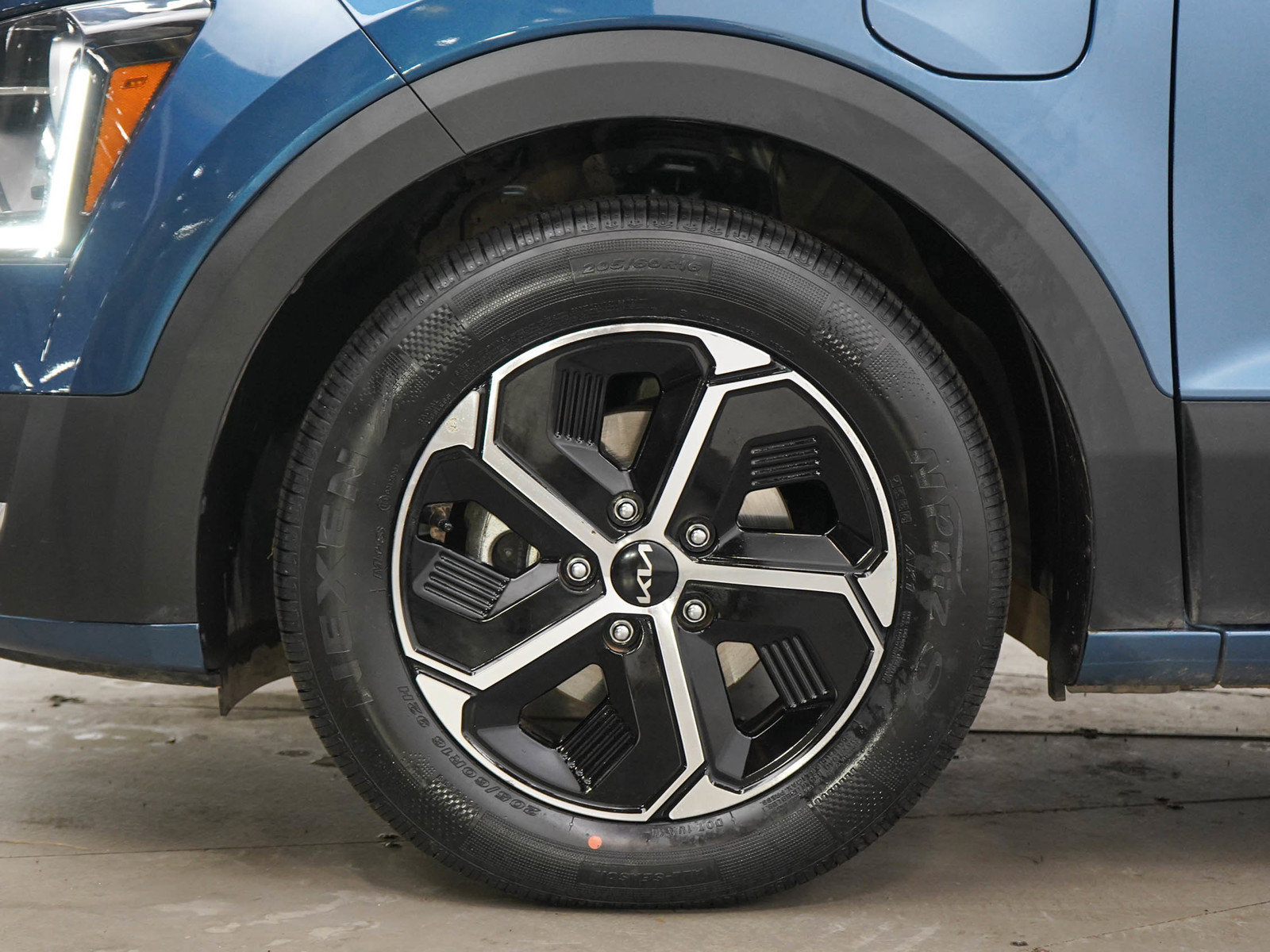 Used 2024 Kia Niro EX w/ EX Cold Weather Package FWD image 28