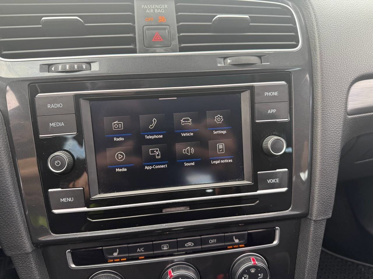 Used 2020 Volkswagen Golf 4-Door image 17