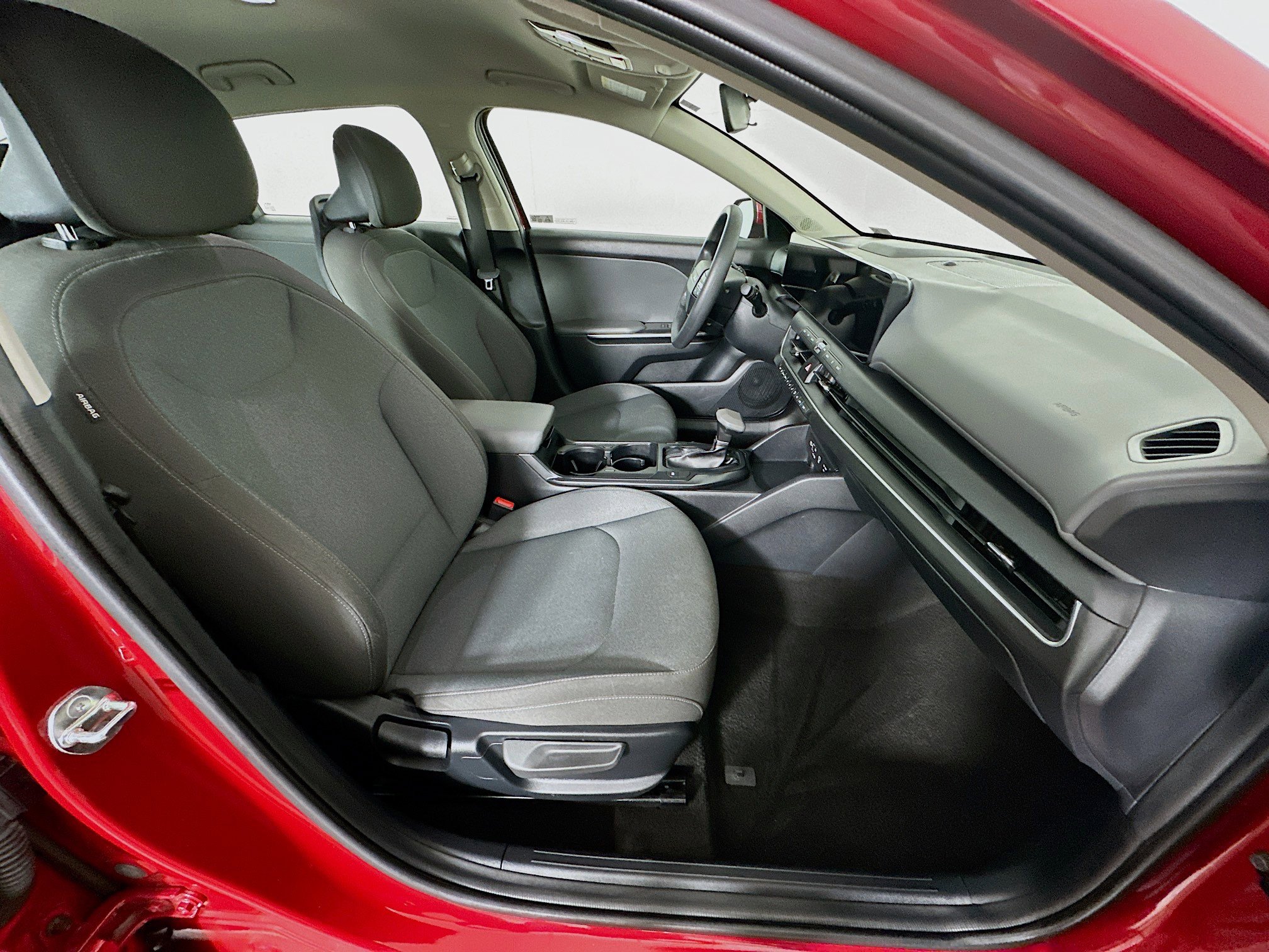 Used 2025 Kia K4 LXS image 32