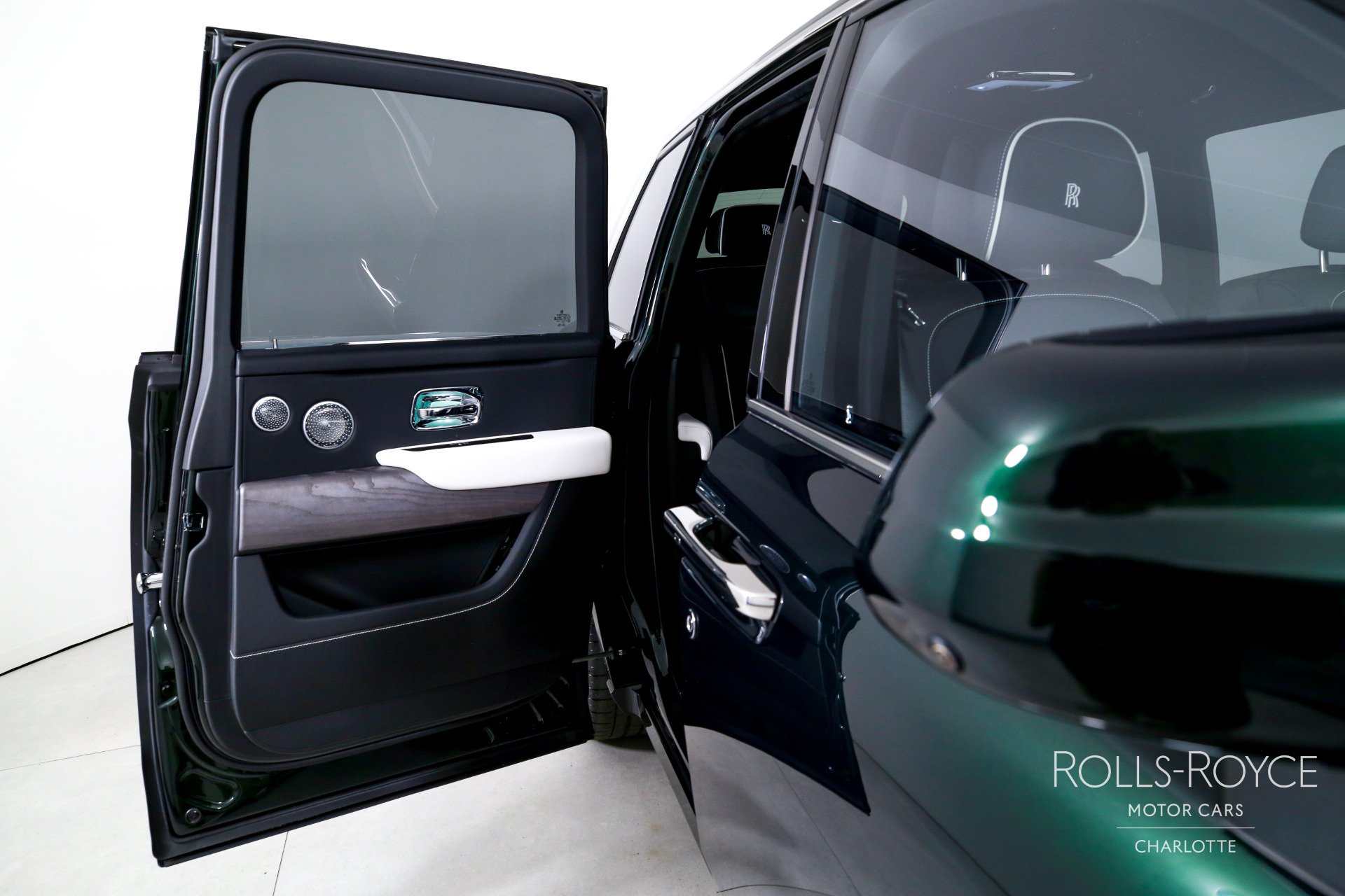 Used 2026 Rolls-Royce Cullinan AWD/4WD image 29