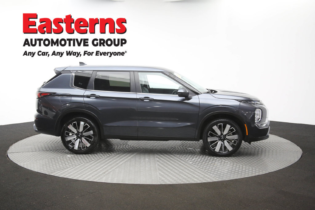 Used 2025 Mitsubishi Outlander SE FWD image 47
