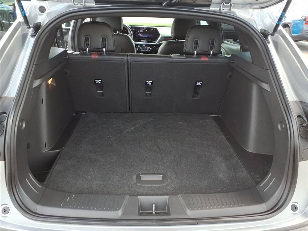 Used 2024 Chevrolet Trax RS w/ Sunroof Package FWD image 14