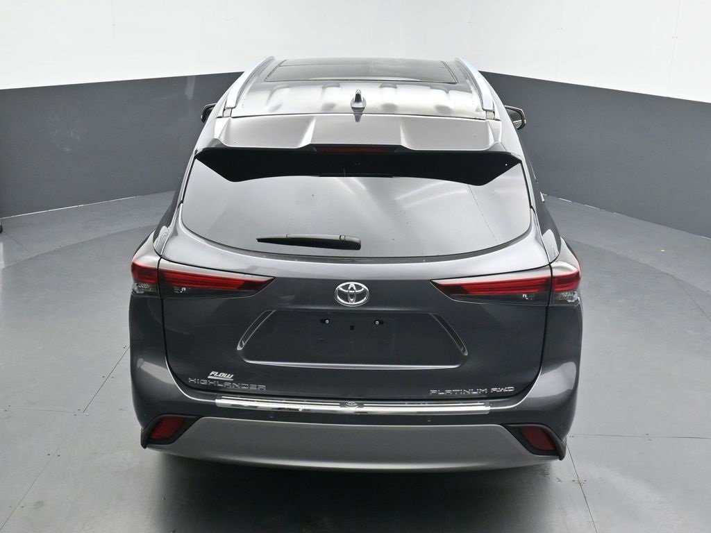 Used 2025 Toyota Highlander Platinum image 16