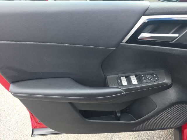 Used 2023 Mitsubishi Outlander SE image 11