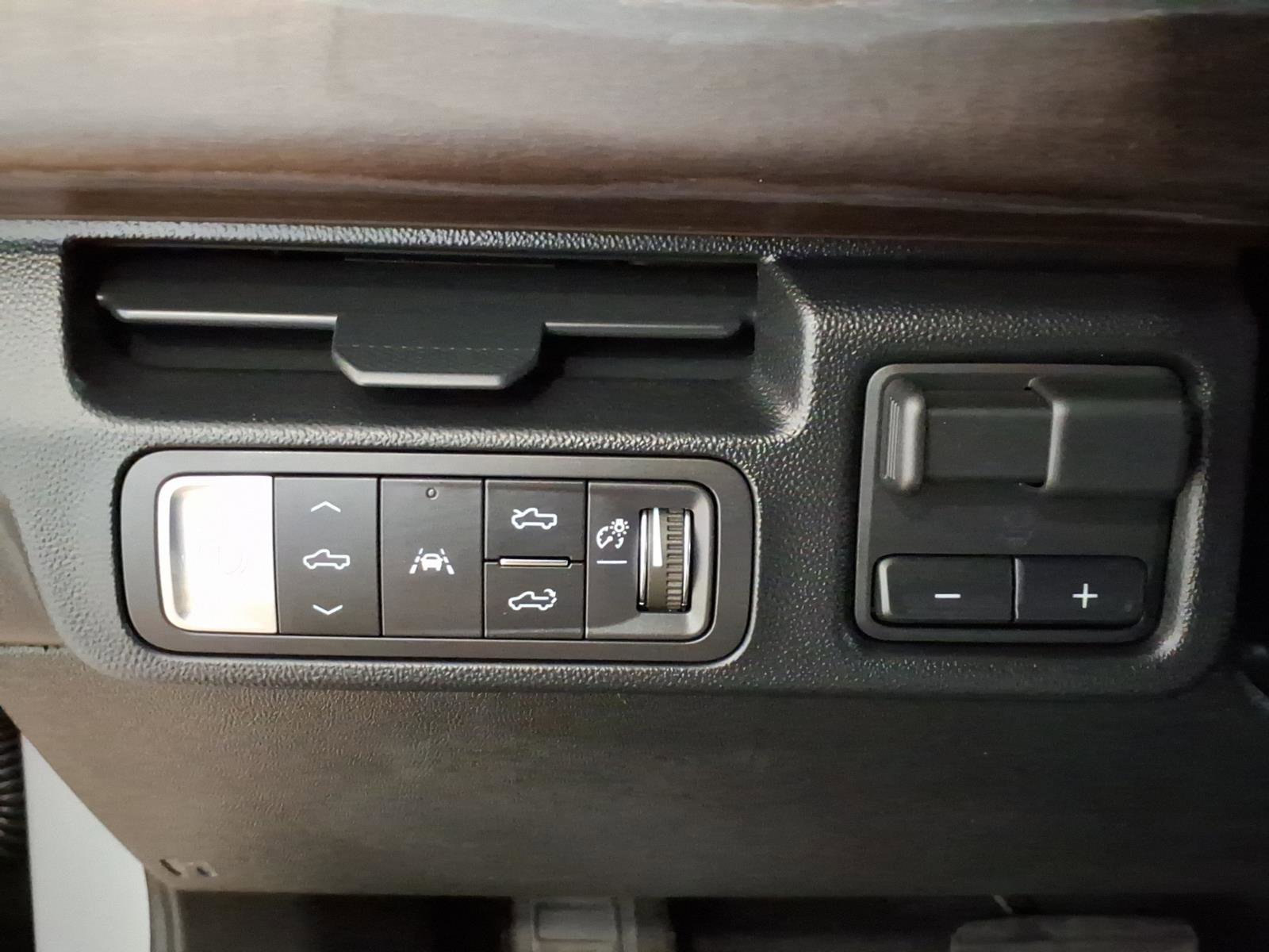 Used 2025 GMC Sierra EV Denali AWD/4WD image 16