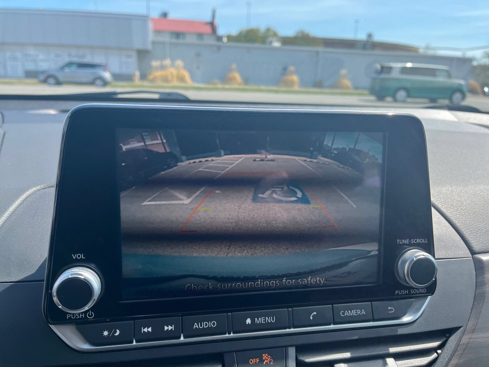 Used 2025 Nissan Altima 2.5 SV FWD image 24