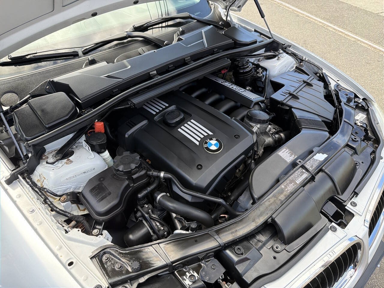 Used 2011 BMW 328i xDrive Sedan AWD/4WD image 16