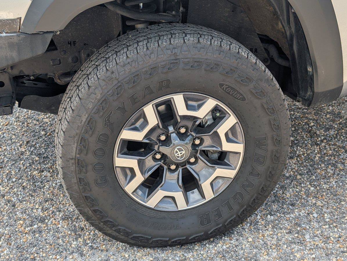 Used 2023 Toyota Tacoma TRD Off-Road AWD/4WD image 11