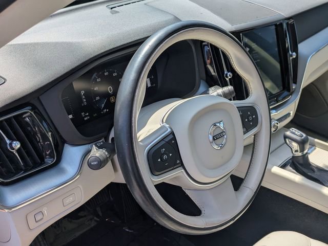 Used 2018 Volvo XC60 T5 Momentum w/ Convenience Package image 16