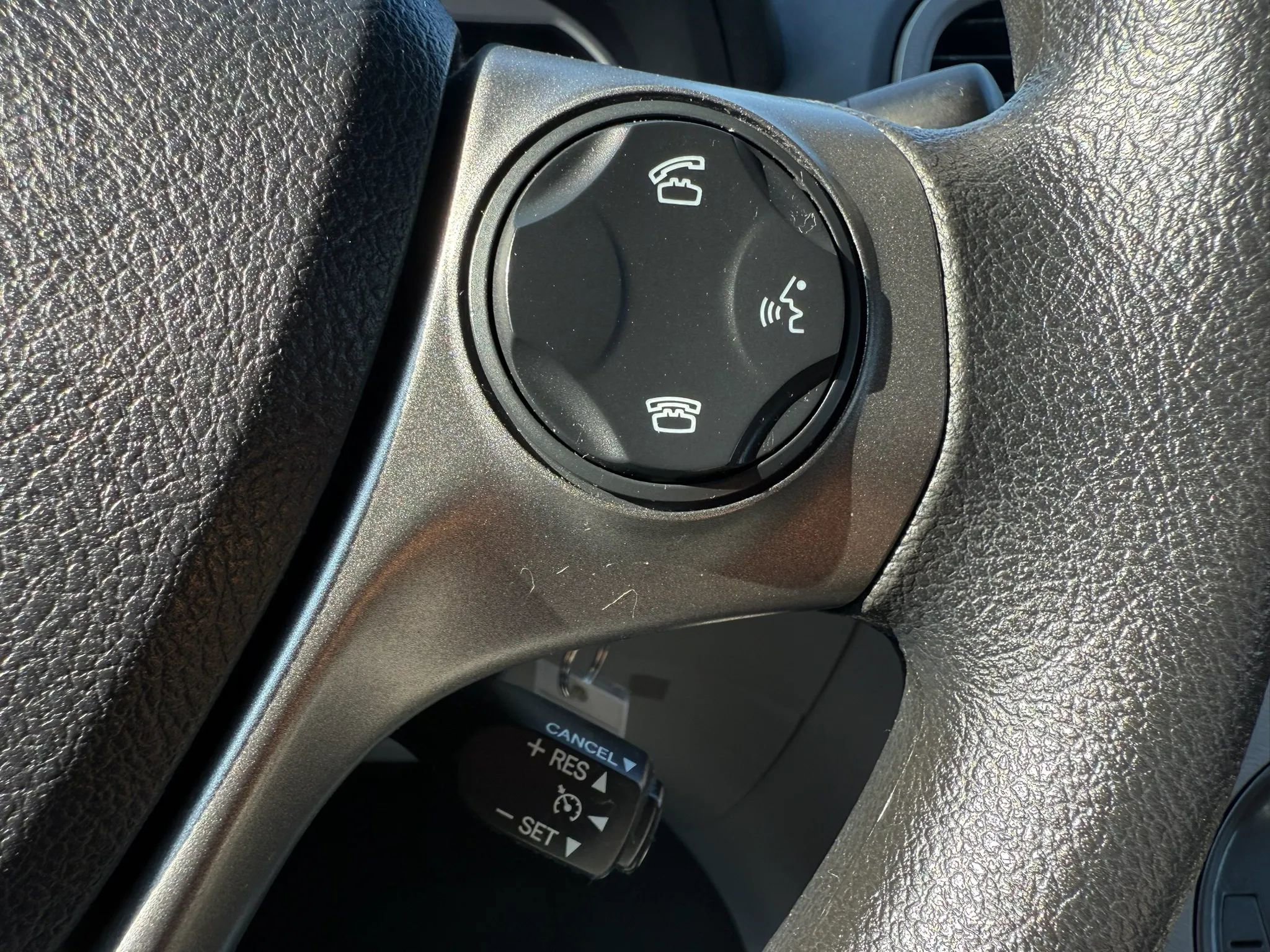 Used 2015 Toyota Venza LE AWD/4WD image 11