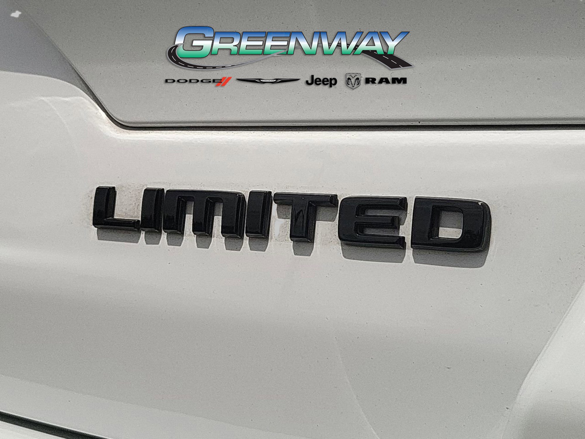 Used 2025 Jeep Grand Cherokee Limited w/ Black Appearance Package RWD image 30