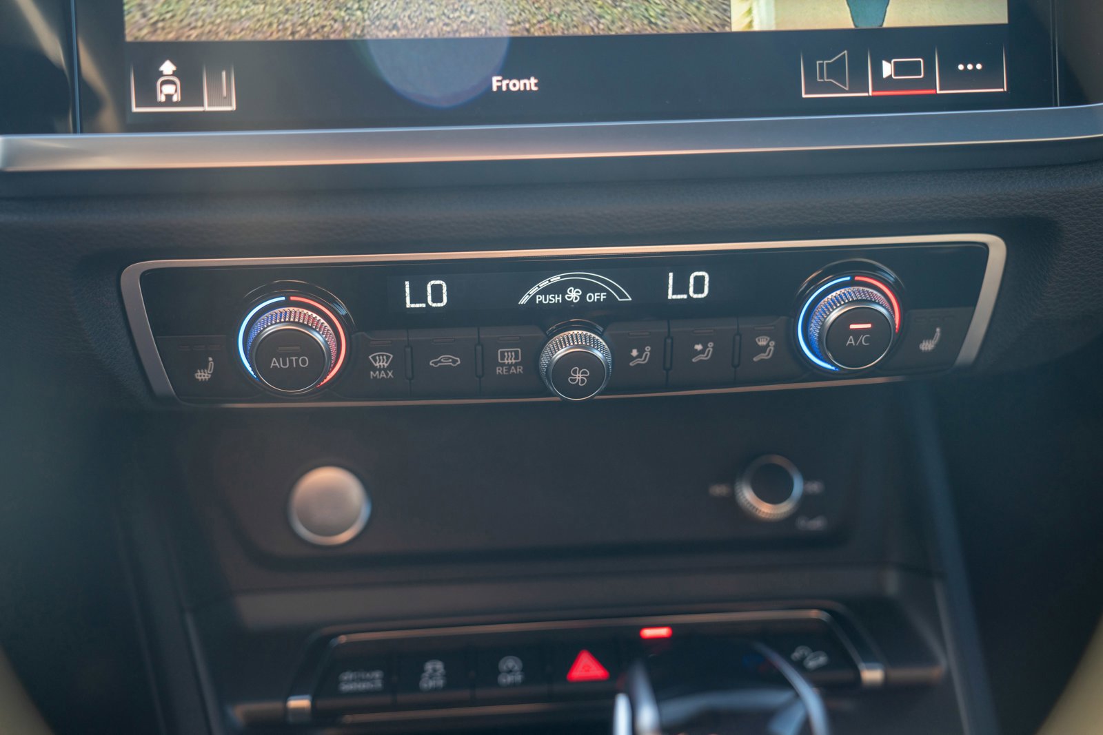 Used 2019 Audi Q3 2.0T Prestige w/ Prestige Package image 19