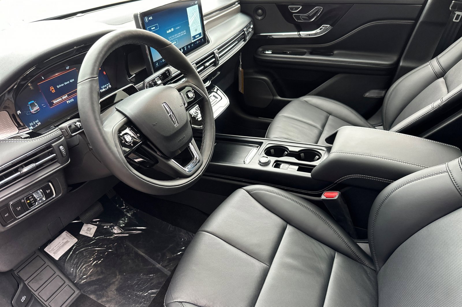 New 2025 Lincoln Corsair Reserve w/ Equipment Group 202A image 9