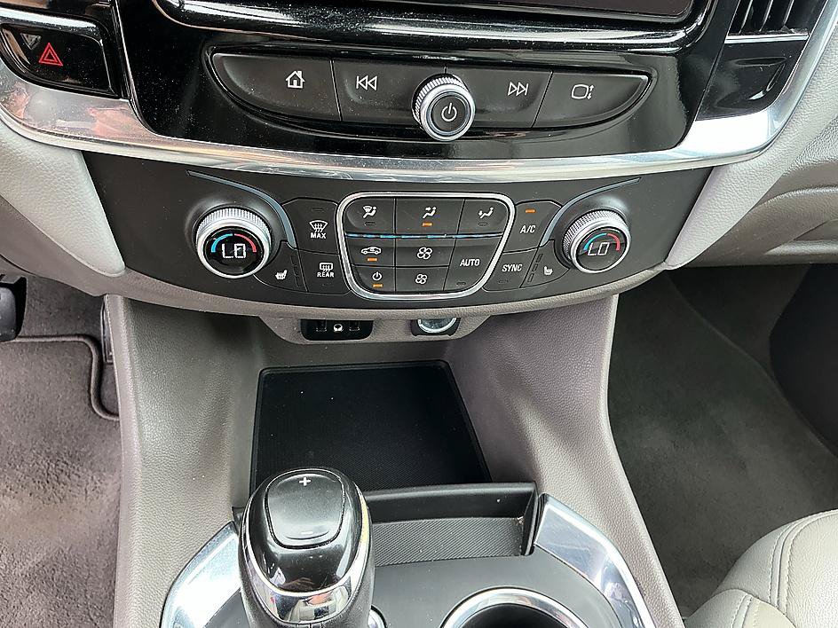 Used 2018 Chevrolet Traverse LT FWD image 17
