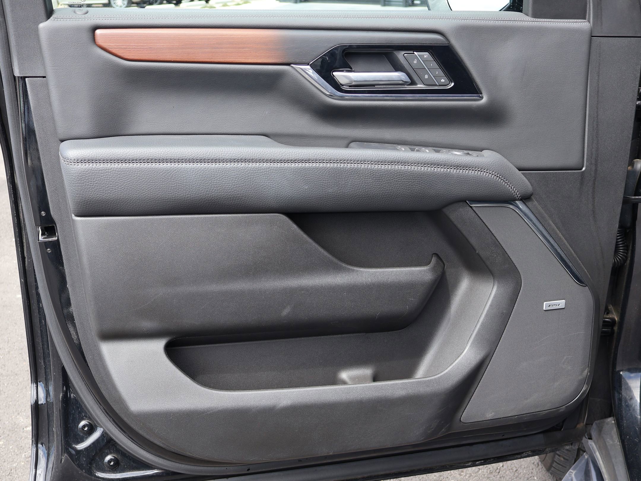 Used 2025 GMC Yukon XL Denali image 9