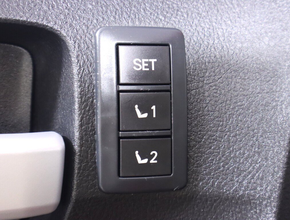 Used 2013 Toyota Tundra Limited AWD/4WD image 32