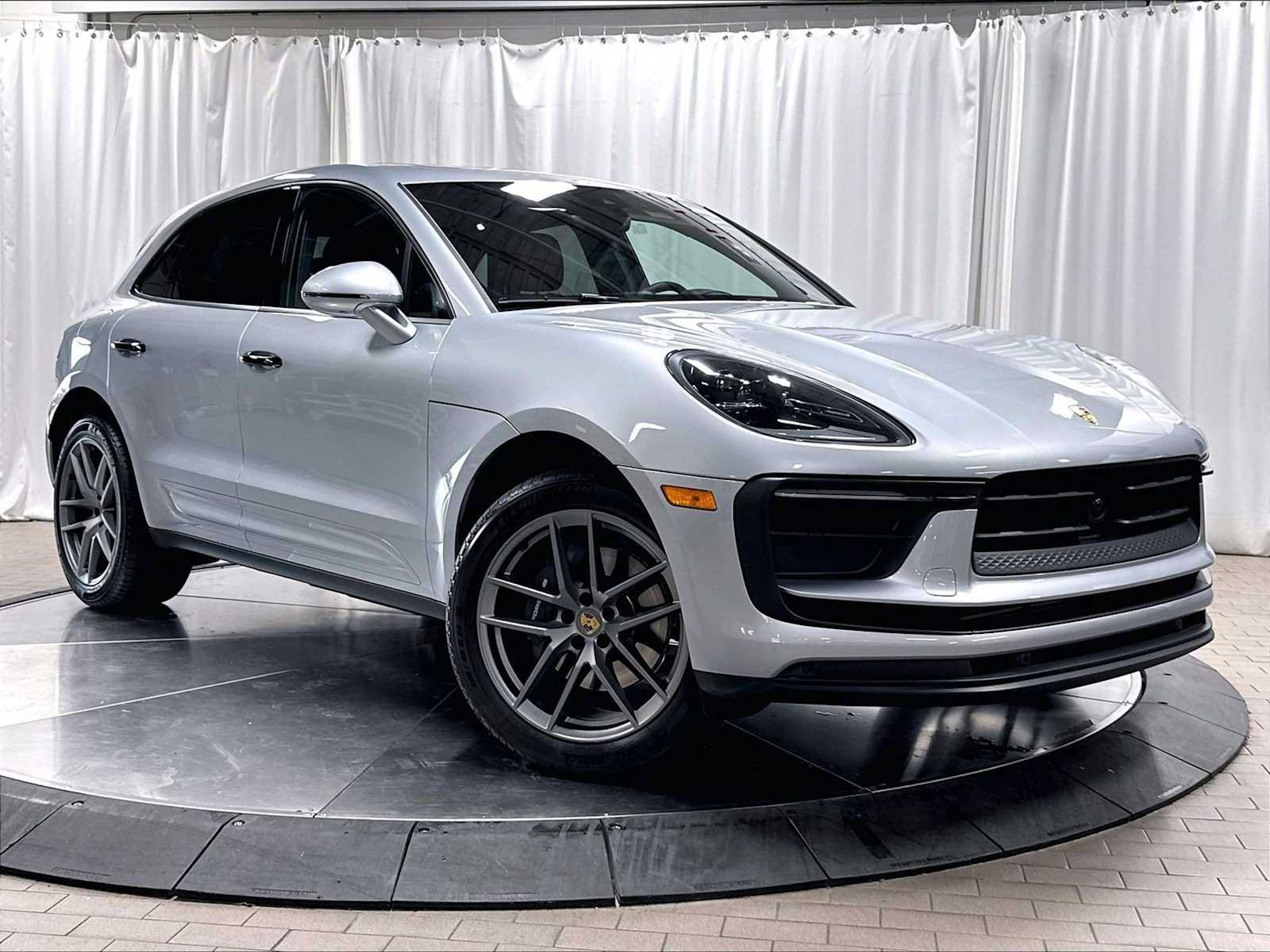 Used 2026 Porsche Macan AWD/4WD image 11