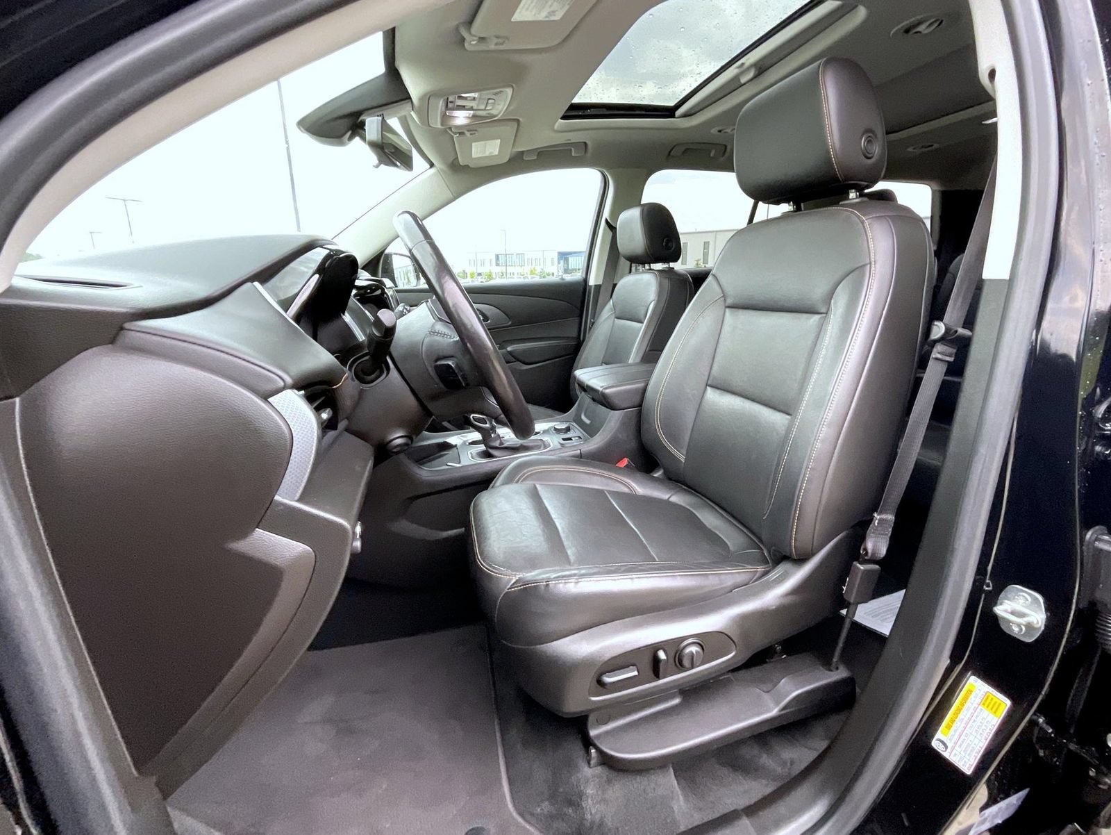 Used 2021 Chevrolet Traverse Premier w/ Redline Edition AWD/4WD image 11
